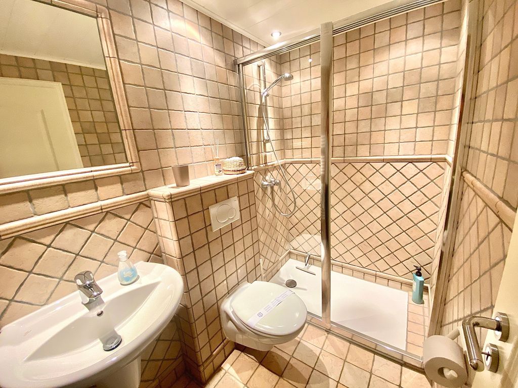 Doppelzimmer mit eigenem Wohnzimmer & Garten (3*** Sterne)