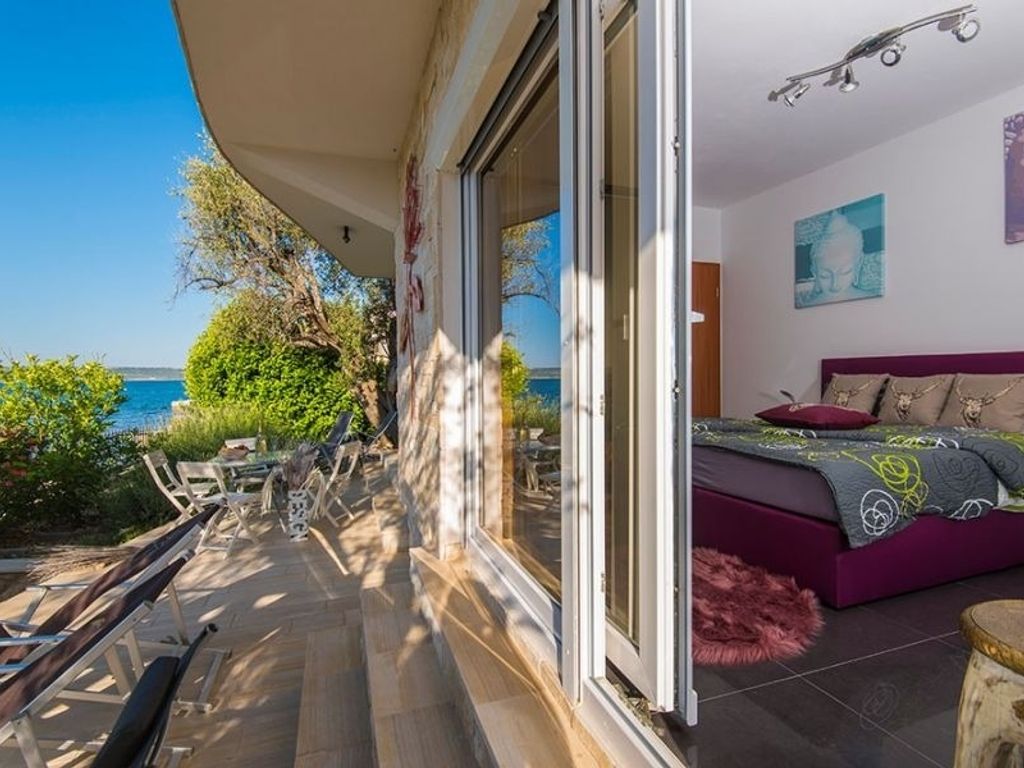 0.EG.SPLIT / Finca