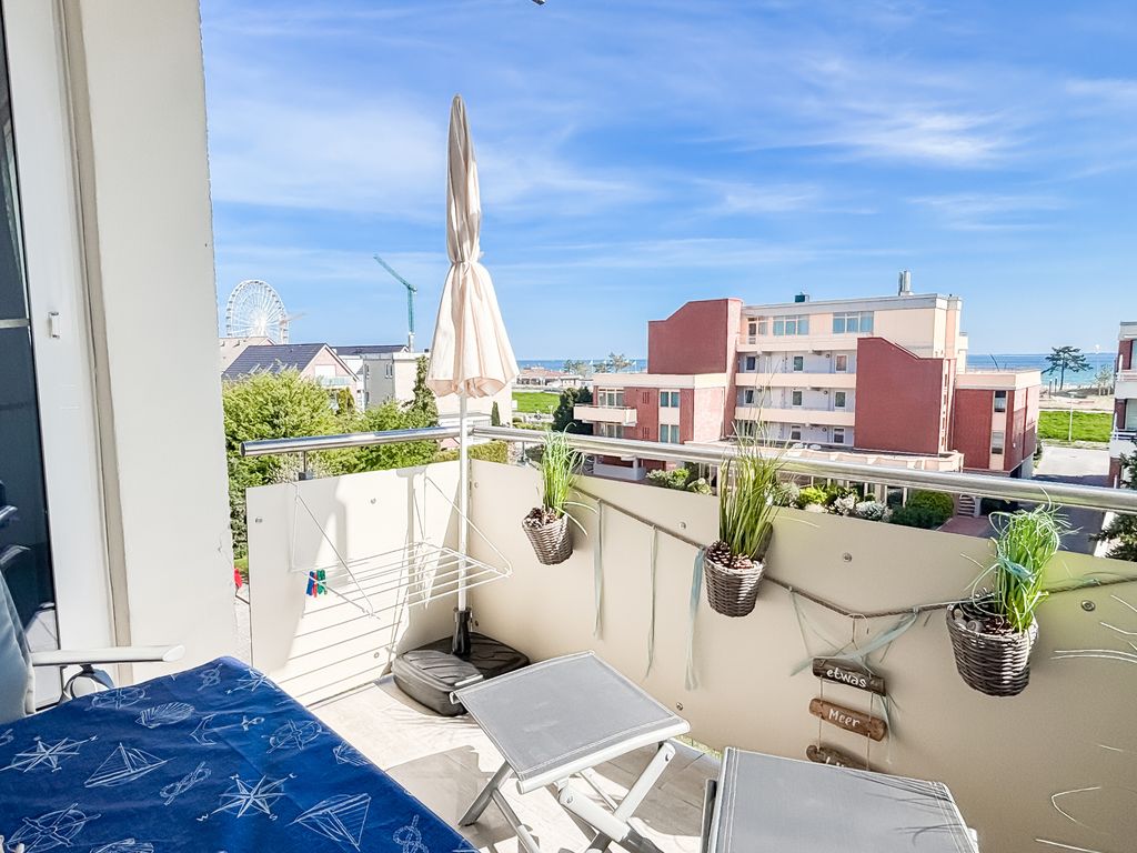 Wiking Grömitz – sonniger Balkon mit Blick über Grömitz bis zur Ostsee