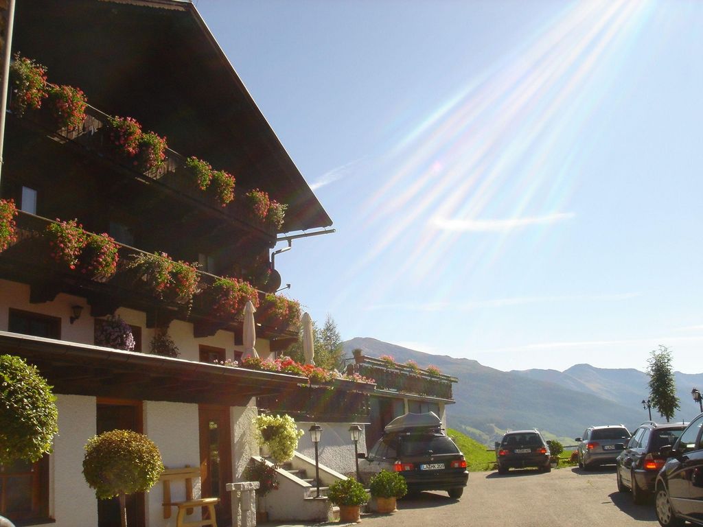 Ferienhof "Oberer Gollmitzer", 2,5 km oberhalb von Heiligenblut, ruhige, sonnige Lage, Glocknerblick