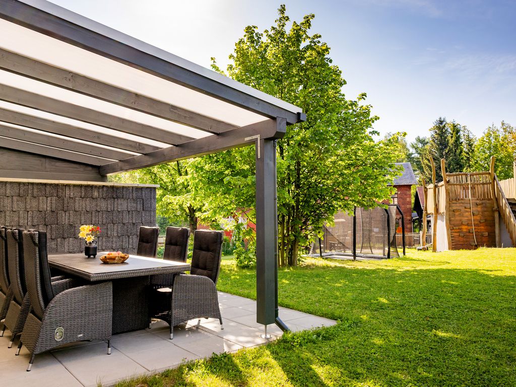 Ferienhaus Bimmelbahn 2 - Familienferienhaus 100 m²  am Dampflokbahnhof / Sauna / Trampolin/ Spielezimmer