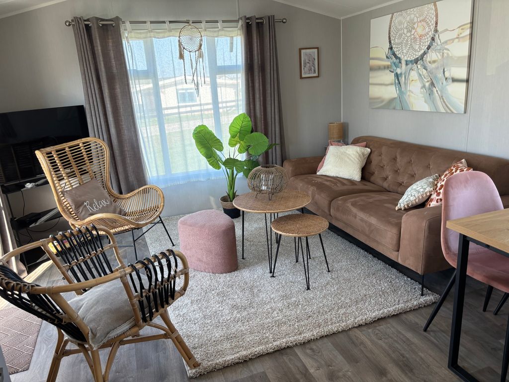 Neues, ruhiges Ferienhaus Nr. 46 Chalet  mit Meerblick 100 Meter zum  Wattenmeer, komplett eingezäunt
