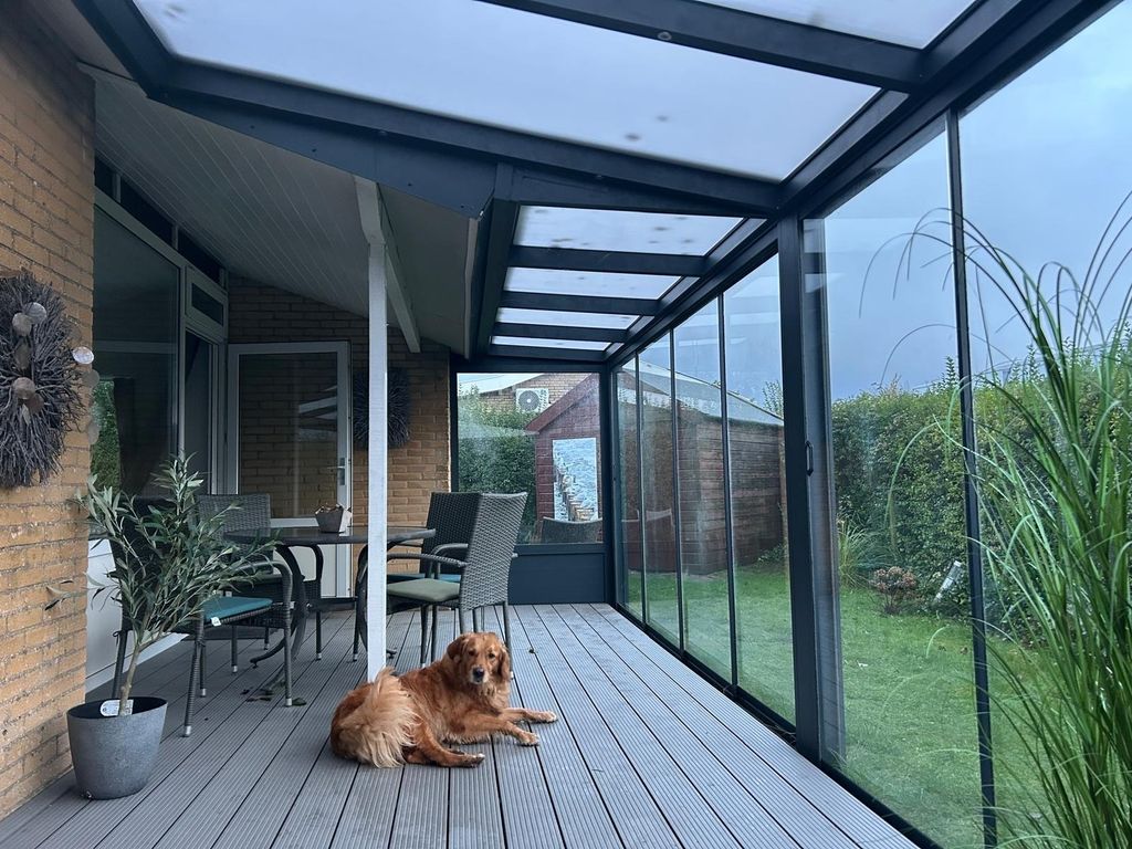 Strandnahes  Ferienhaus NR. 2 mit Wintergarten grosser uneinsehbarer Garten