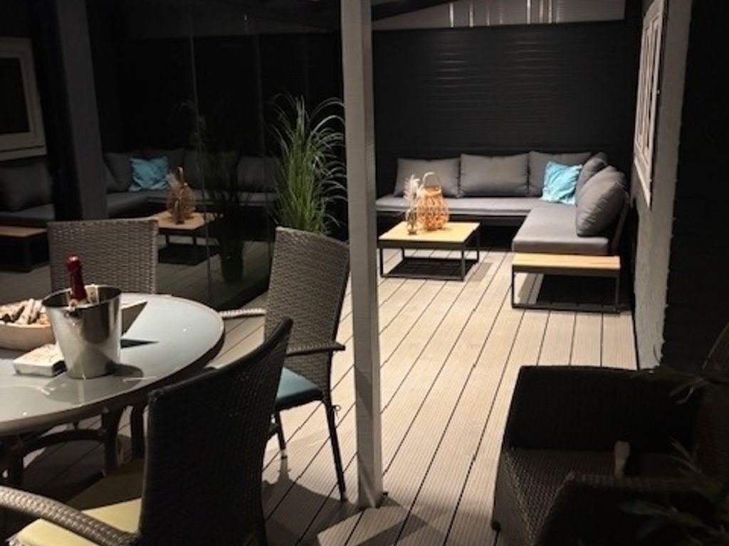 Strandnahes  Ferienhaus NR. 2 mit Wintergarten grosser uneinsehbarer Garten