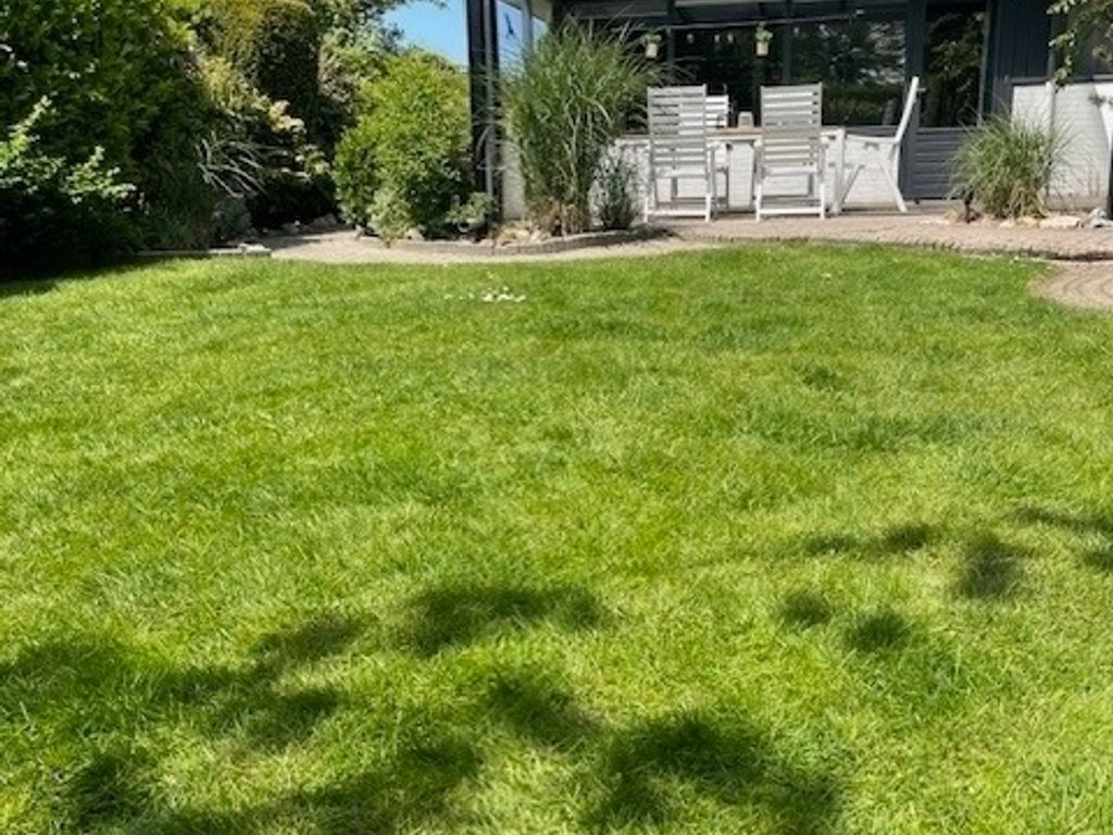 70 qm grosser  gepflegter, ruhiger  Bungalow, Strandnah mit großen,  uneinsehbaren  Garten,  Terrassenüberdachung