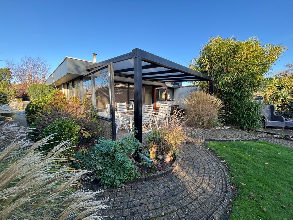 70 qm grosser  gepflegter, ruhiger  Bungalow, Strandnah mit großen,  uneinsehbaren  Garten,  Terrassenüberdachung
