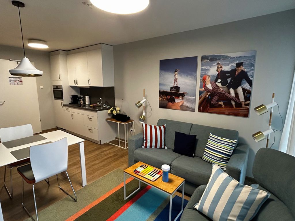 NINO-Boardinghouse 4 - ruth's apartment