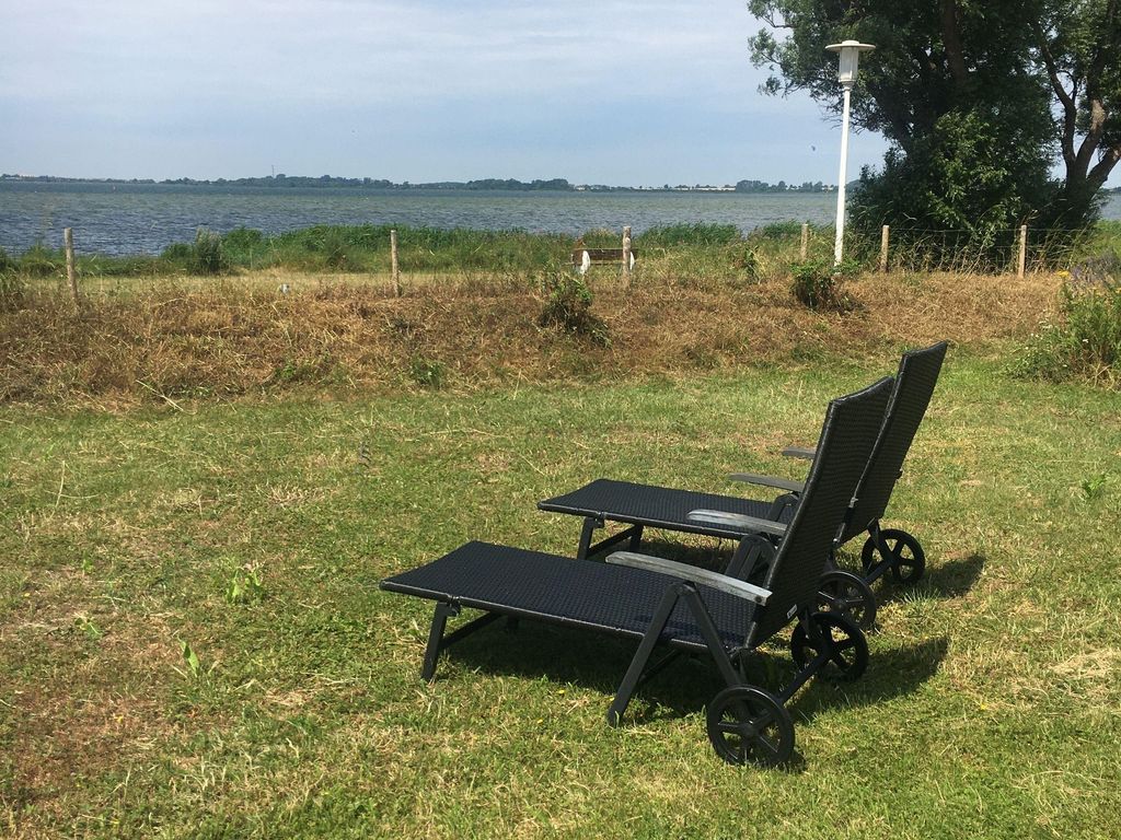 Fewo " Strandhaus Wiek " direkt am Wasser mit herrlichen Weitblick