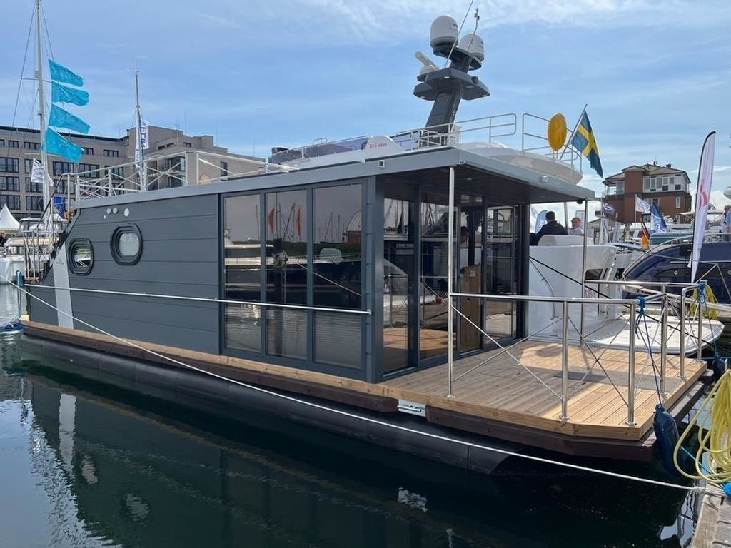 Traum-Hausboot "Souly" mit führerscheinfreiem Motorboot