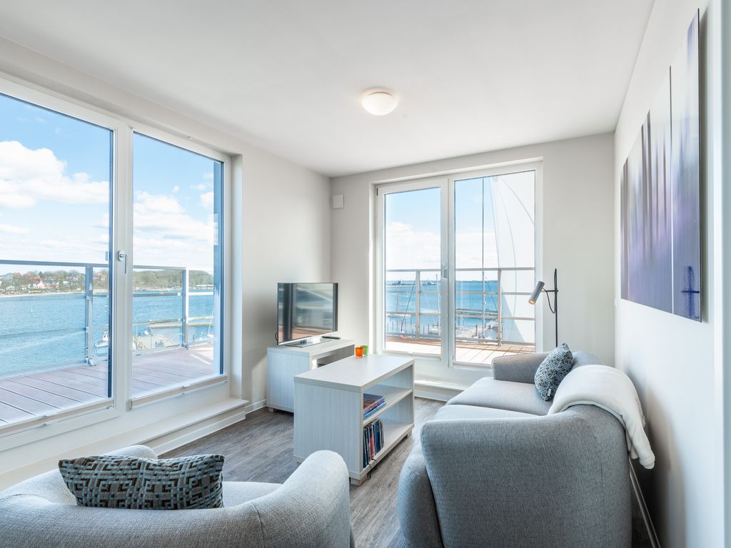Apartment 41 "Seeblick"  Blickrichtung offene See / Binnenhafen Nord