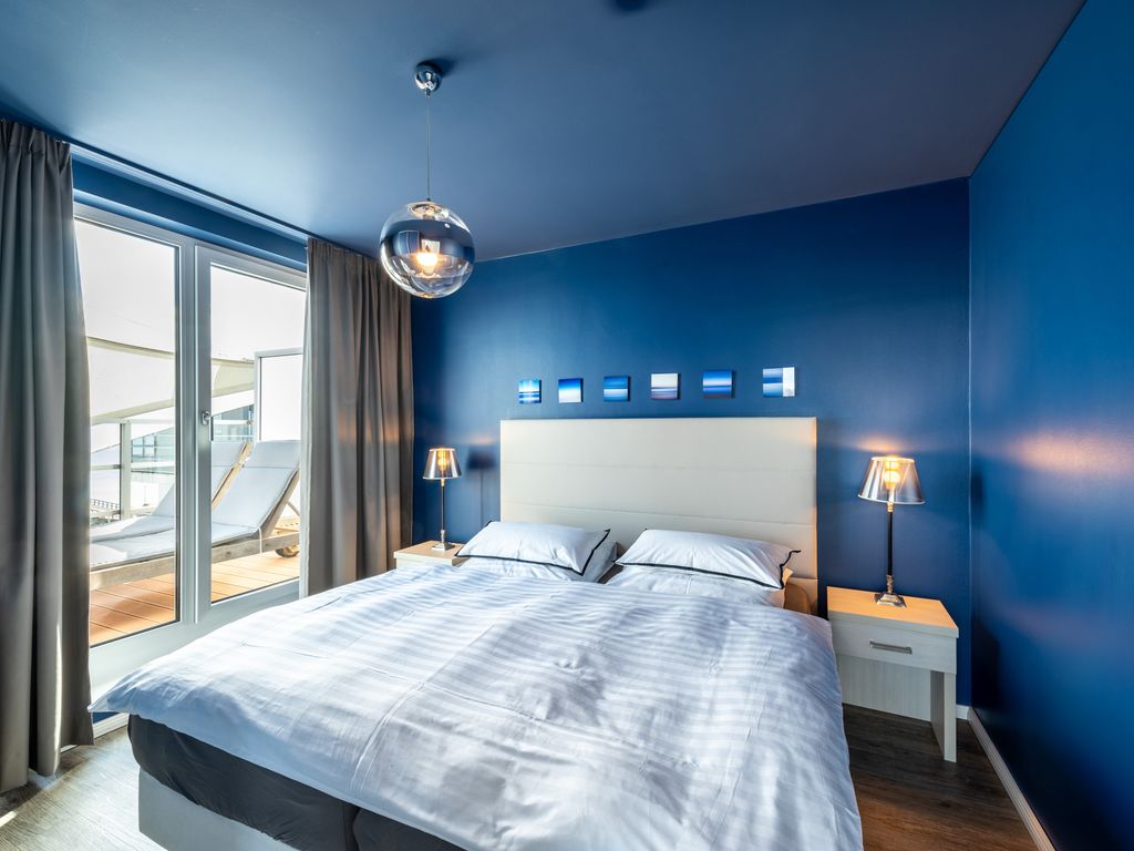 Apartment 41 "Seeblick"  Blickrichtung offene See / Binnenhafen Nord