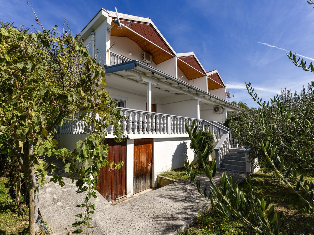 Wohnung für 2+2 Personen mit Pool