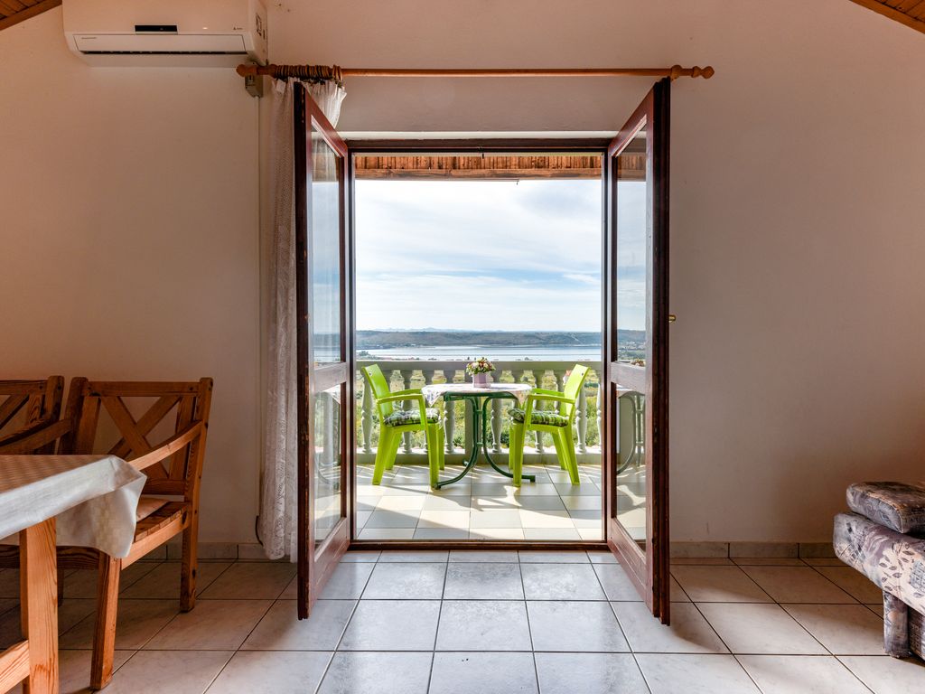 Wohnung für 2+2 Personen mit Pool