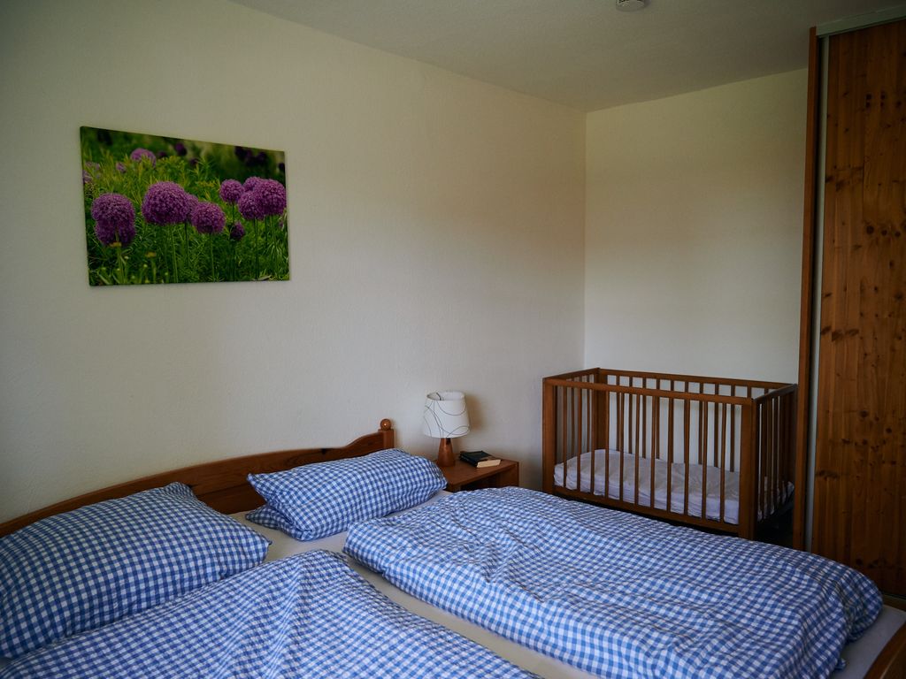 Süße Wohnung direkt am Wald (rotes Haus EG)