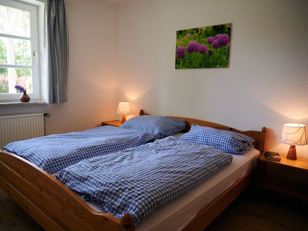 Süße Wohnung direkt am Wald (rotes Haus EG)