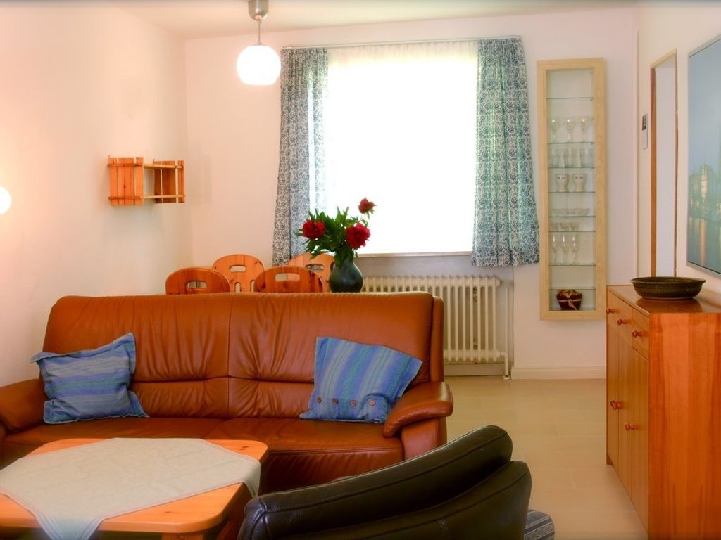 Nach Art eines Reihenhauses, direkt am Wald (rotes Haus Reihenhaus)