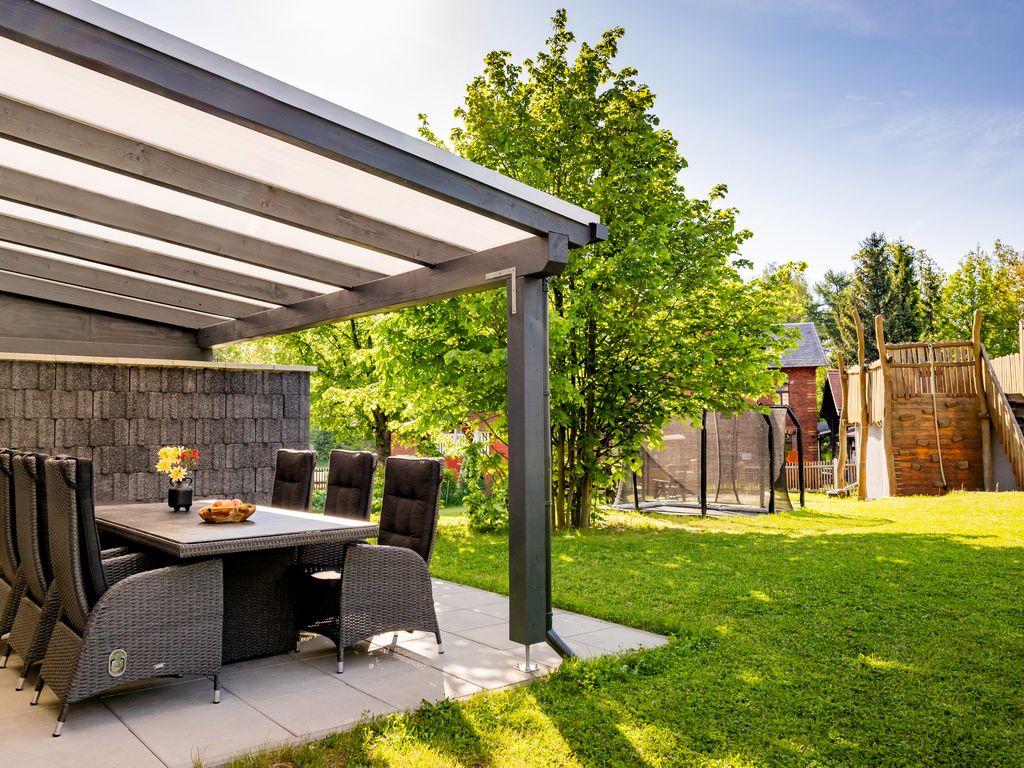Ferienhaus Bimmelbahn- Familienferienhaus 100 m² am Dampflokbahnhof / Sauna / Trampolin/ Spielezimmer