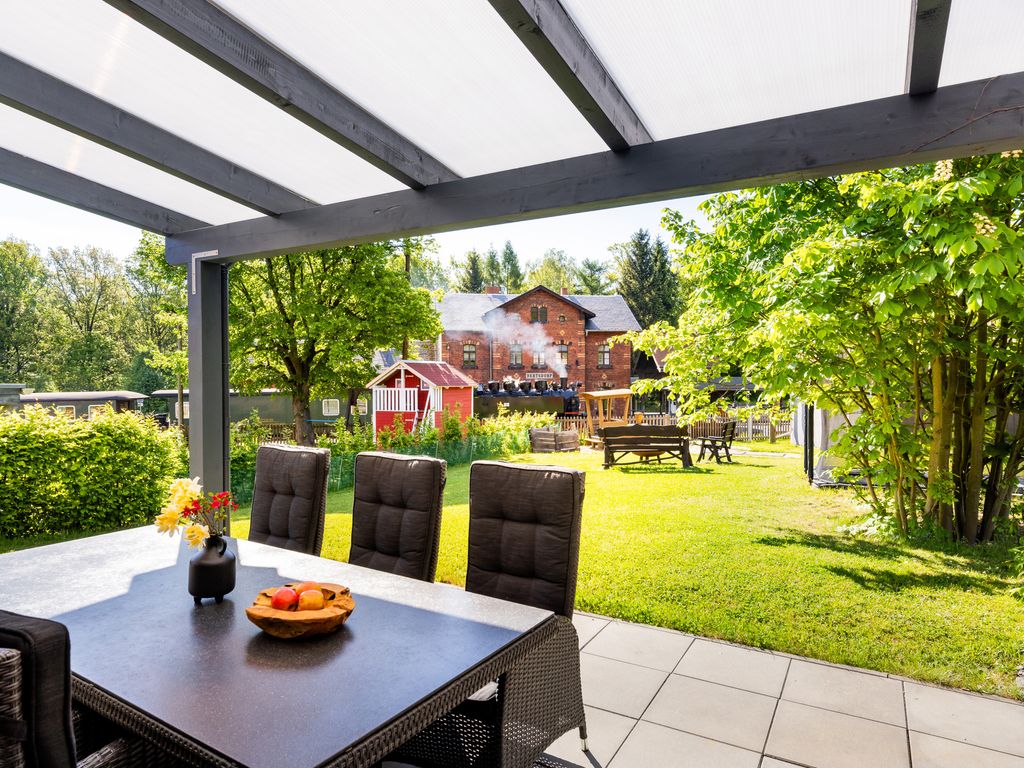 Ferienhaus Bimmelbahn- Familienferienhaus 100 m² am Dampflokbahnhof / Sauna / Trampolin/ Spielezimmer