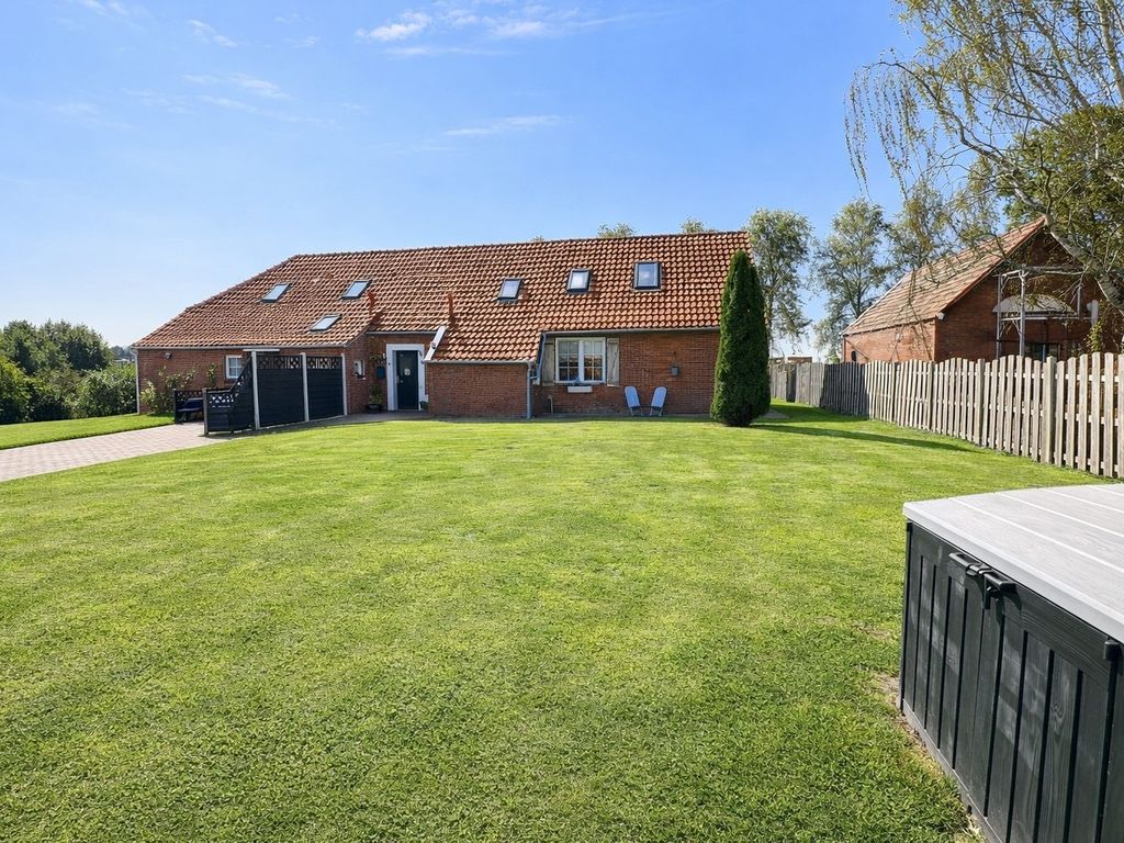 Huus an`t Kornfeld, Erdgeschoss mit Garten