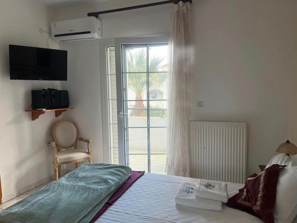 Villa Askamnia and Suites- Familiensuite mit Balkon
