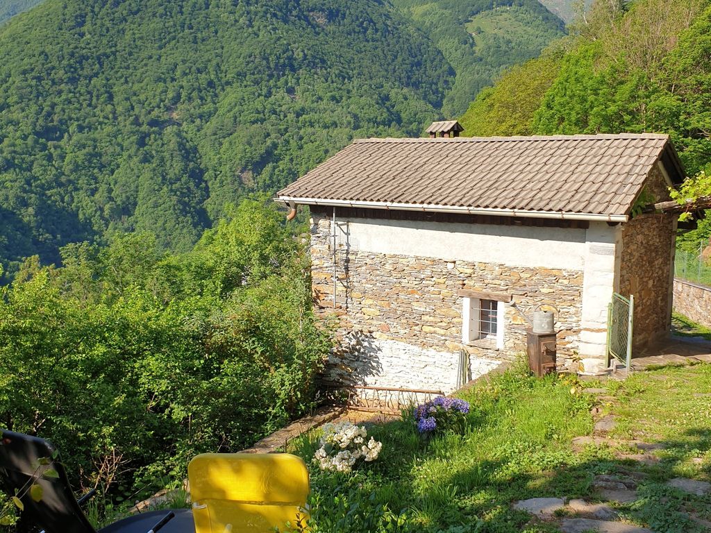 Casa Piccola, Case di Zali