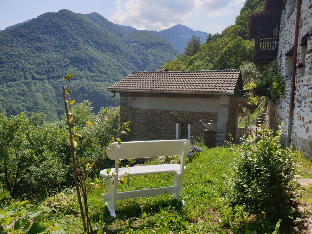 Casa Piccola, Case di Zali
