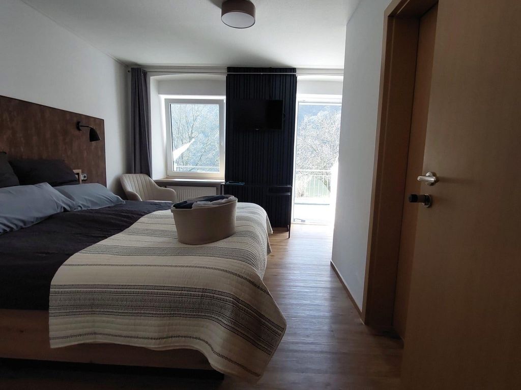 Haus Moselliebe - Charmantes Frühstücks Zimmer mit Balkon und Blick auf die Mosel. Raucherfreihaus
