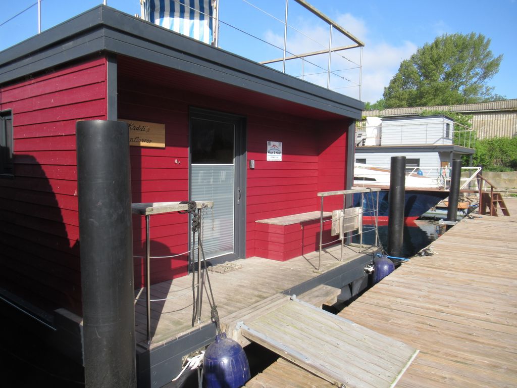 Hausboot Kaddi`s Sunflower - Huus & Meer Burgstaaken