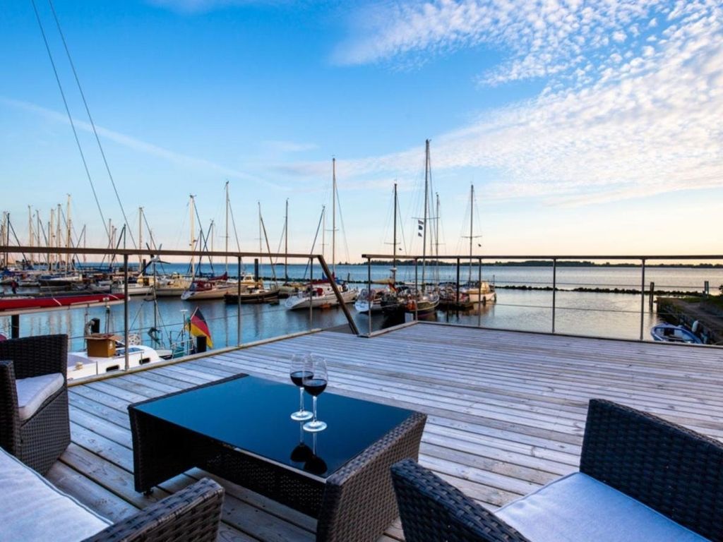 Hausboot Kaddi`s Sunshine - Huus & Meer Burgtiefe
