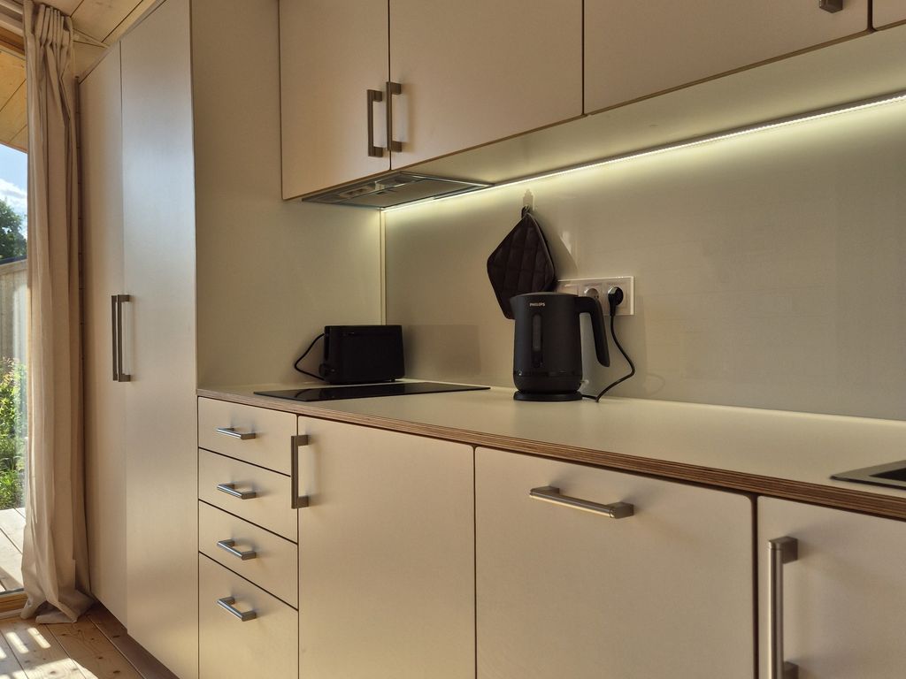 (402) Helles Tiny House im Grünen