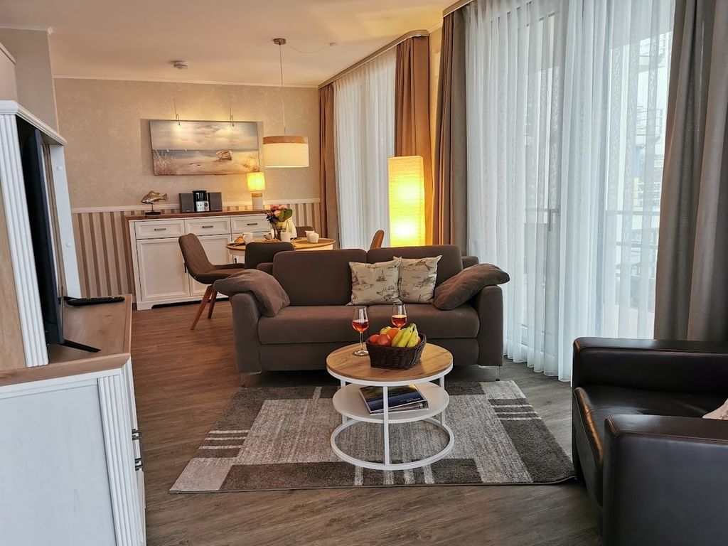 Apartment 2  - "Am Leuchtfeuer 2" - Blickrichtung Yacht-, Binnenhafen und offene See