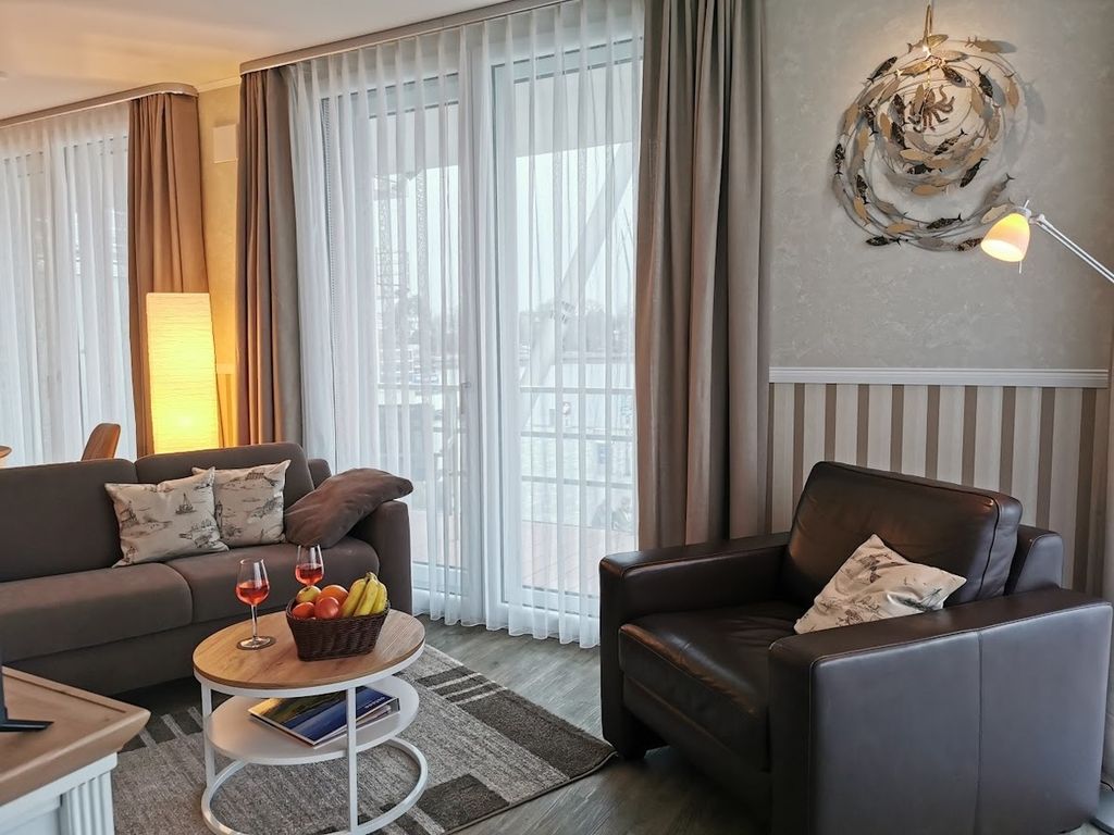 Apartment 2  - "Am Leuchtfeuer 2" - Blickrichtung Yacht-, Binnenhafen und offene See
