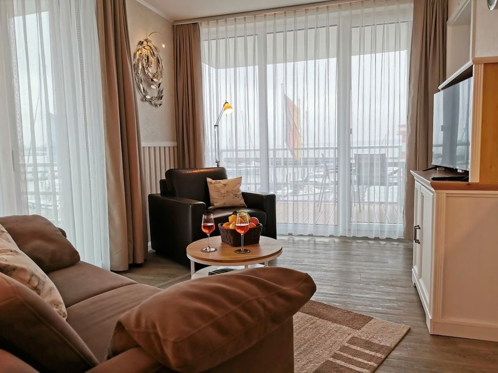 Apartment 2  - "Am Leuchtfeuer 2" - Blickrichtung Yacht-, Binnenhafen und offene See