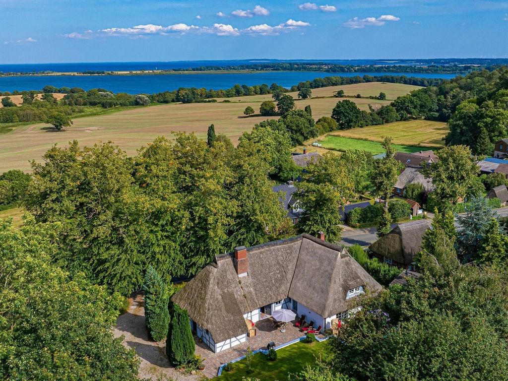 Weiße Reetdachkate Wohnung 2