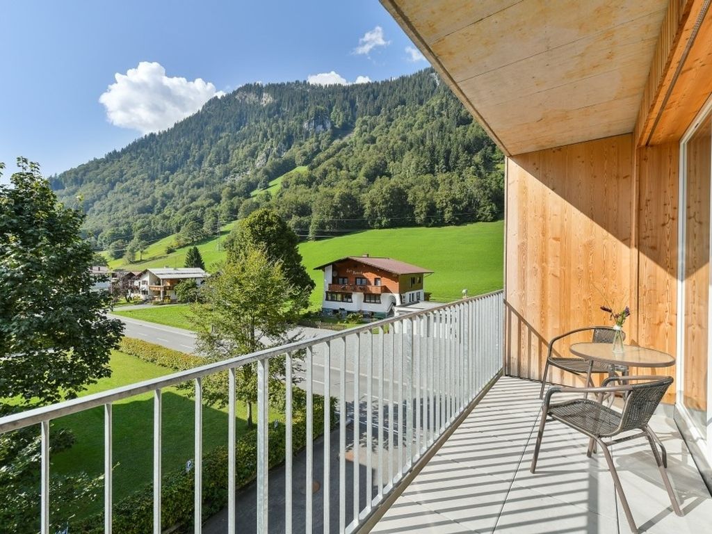 Apartment mit Balkon