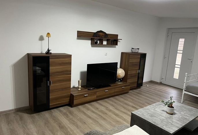 Grosse Möblierte Wohnung  Zu Vermieten inkl. Parkplatz , Garten