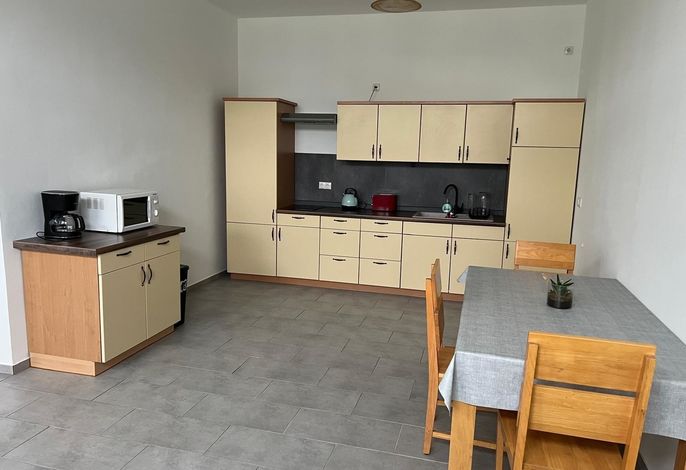 Grosse Möblierte Wohnung  Zu Vermieten inkl. Parkplatz , Garten