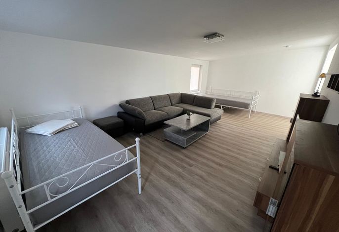 Grosse Möblierte Wohnung  Zu Vermieten inkl. Parkplatz , Garten