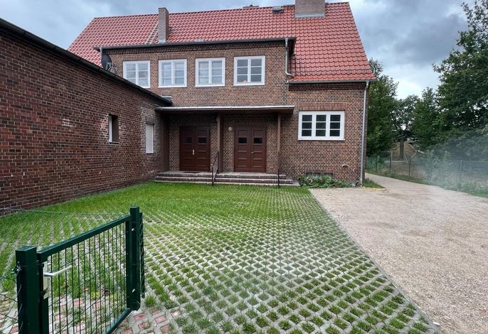 Bild Grosse Möblierte Wohnung  Zu Vermieten inkl. Parkplatz , Garten