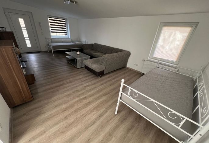 Grosse Möblierte Wohnung  Zu Vermieten inkl. Parkplatz , Garten