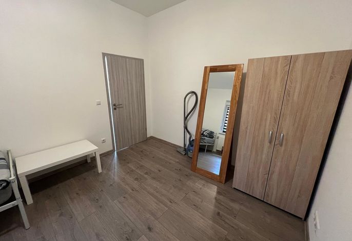 Grosse Möblierte Wohnung  Zu Vermieten inkl. Parkplatz , Garten