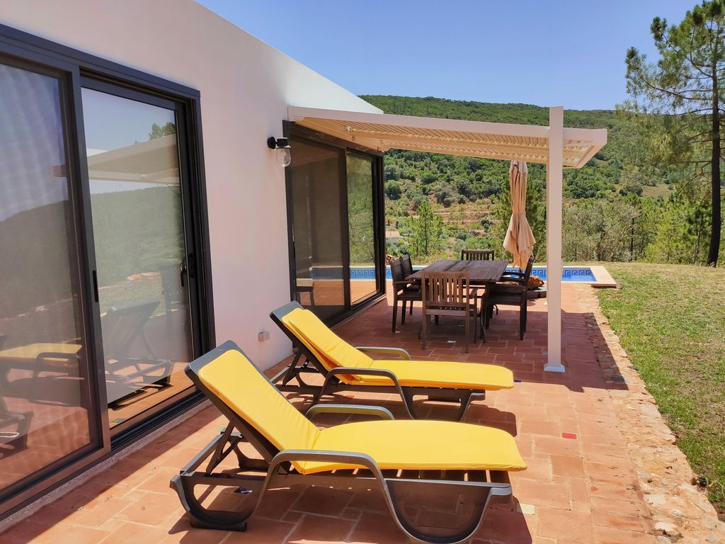 Casa Alfarobeira, villa with splendid views and private pool for 4P+baby
