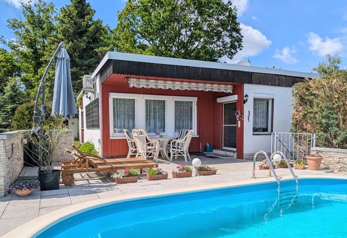 Idyllisches klimatisiertes Ferienhaus mit Pool,Blick und großem Grundstück