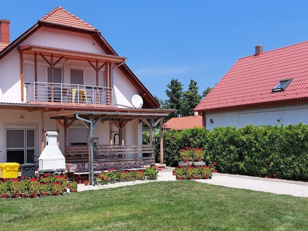 Ferienwohnung mit Pool, Wlan direkt am See (60qm)