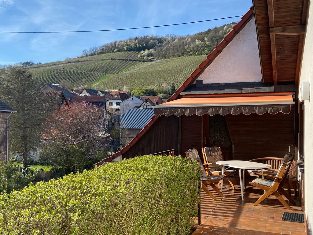 Ferienhaus im schönen Winzerdorf Kirschroth mit Sonnenterrasse und Wintergarten.