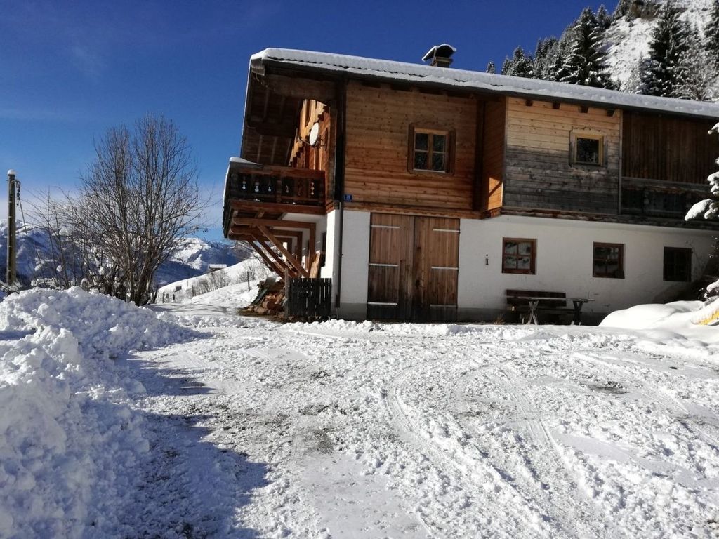 Achthütte Großarl – Urige Almhütte in Traumlage mit Infrarotkabine, Garten & Bergpanorama