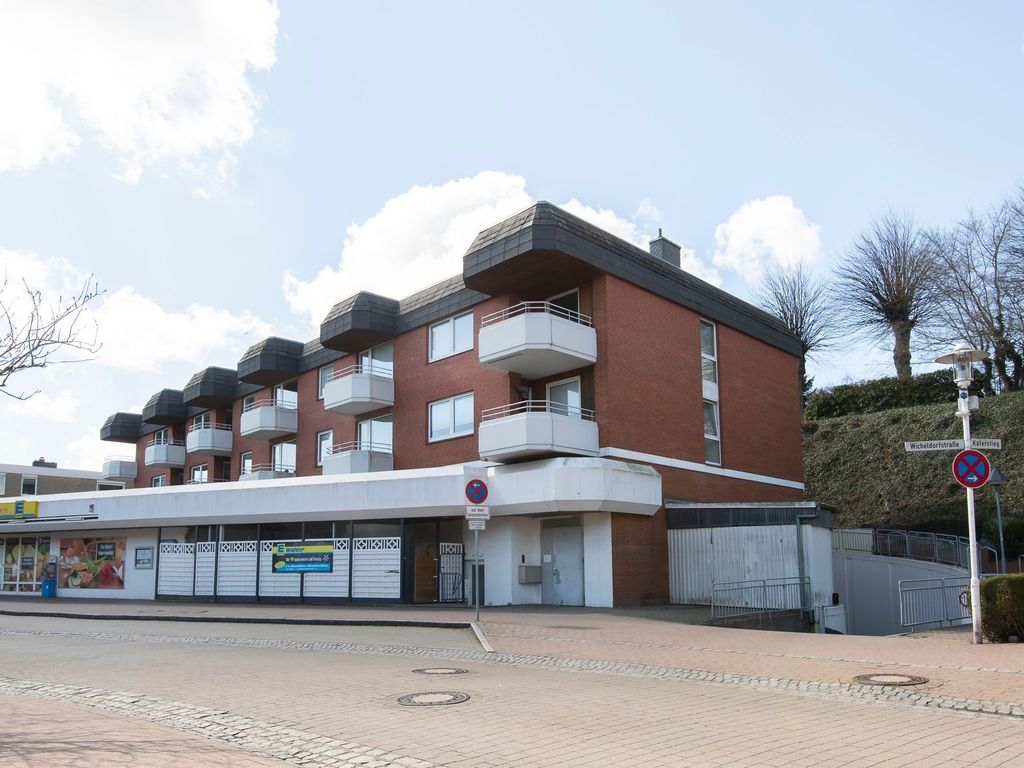 Haus Meeresgruß Grömitz – Backsteingebäude mit Balkonen an der Straßenecke