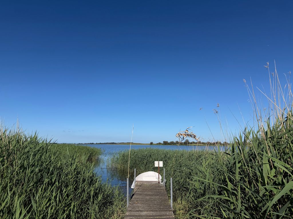 Ferienwohnung - Rügenbrise mit Seeblick mit 3 Bädern, Steg und Paddelboot - alle inklusive