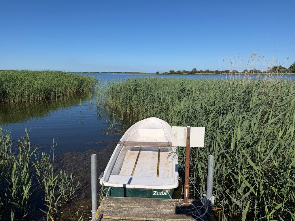 Ferienwohnung - Rügenbrise am Wasser mit Steg und Paddelboot - alles inklusive