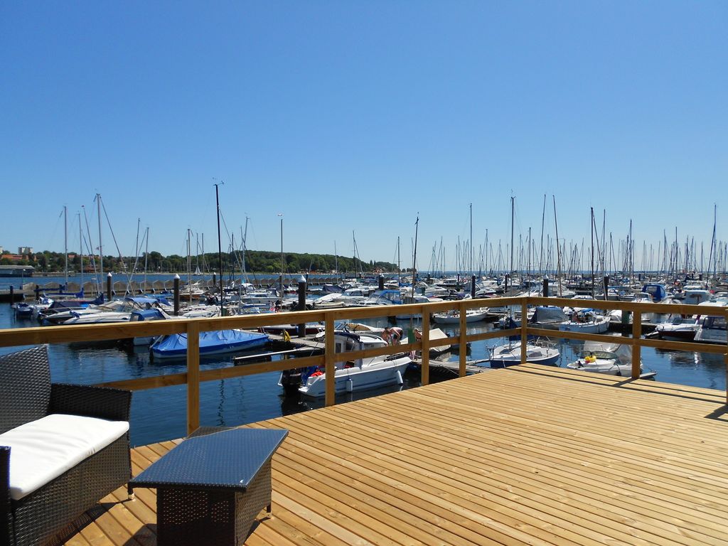 Hausboot Emma mit toller Dachterrasse in Neustadt i.H.